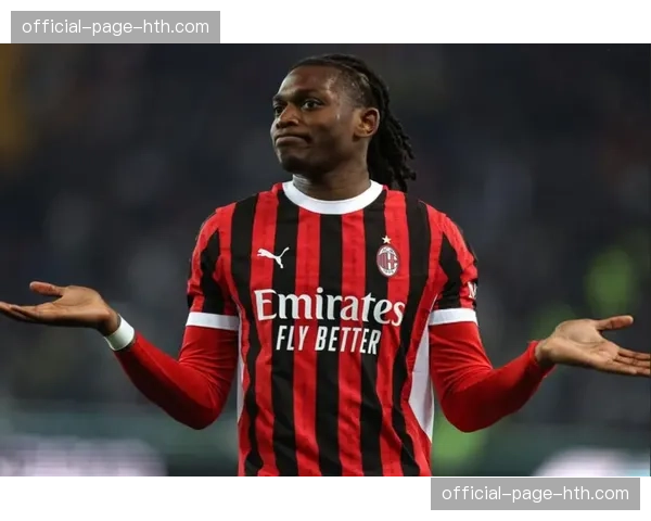 伤病更新：AC米兰官方确认莱奥左大腿股二头肌轻度损伤，预计缺席两周